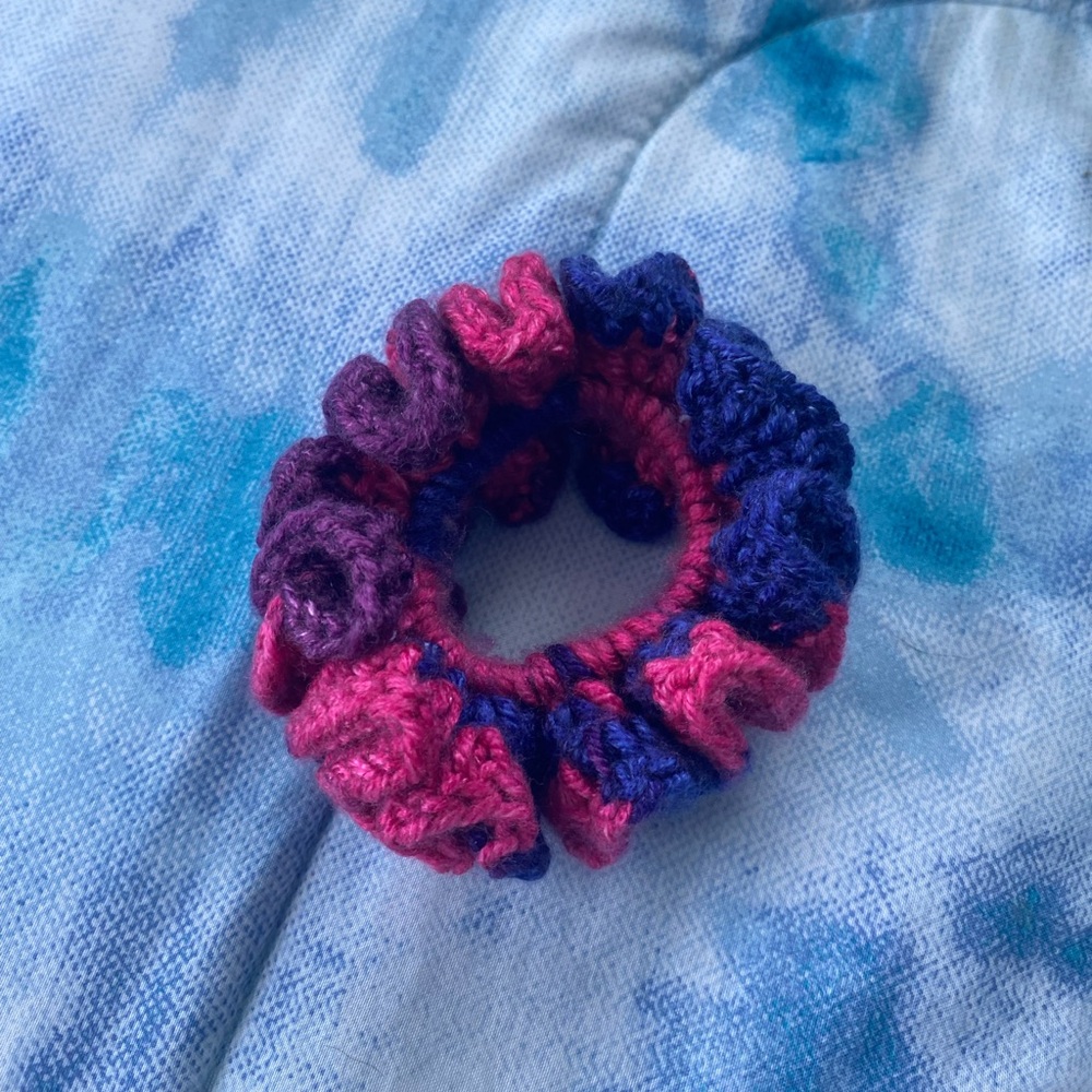 Crochet Scrunchie - Picture 4 of 5